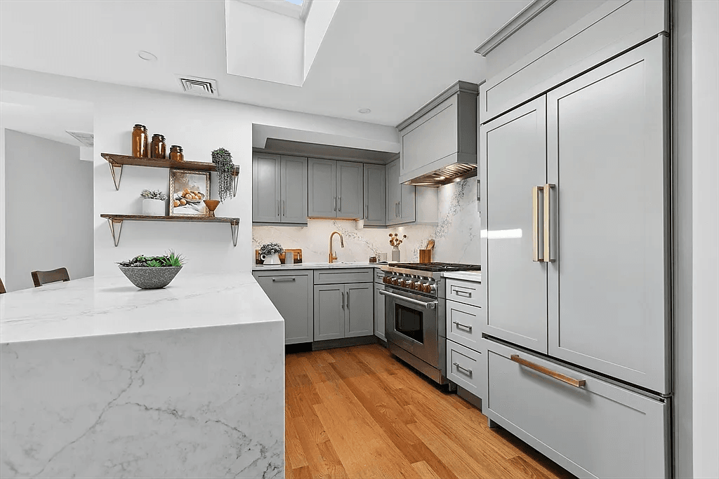 STUNNING TOP FLOOR CONDO