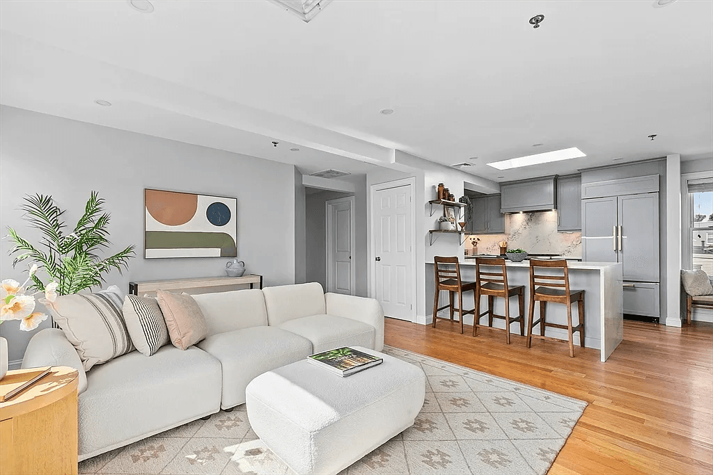 STUNNING TOP FLOOR CONDO