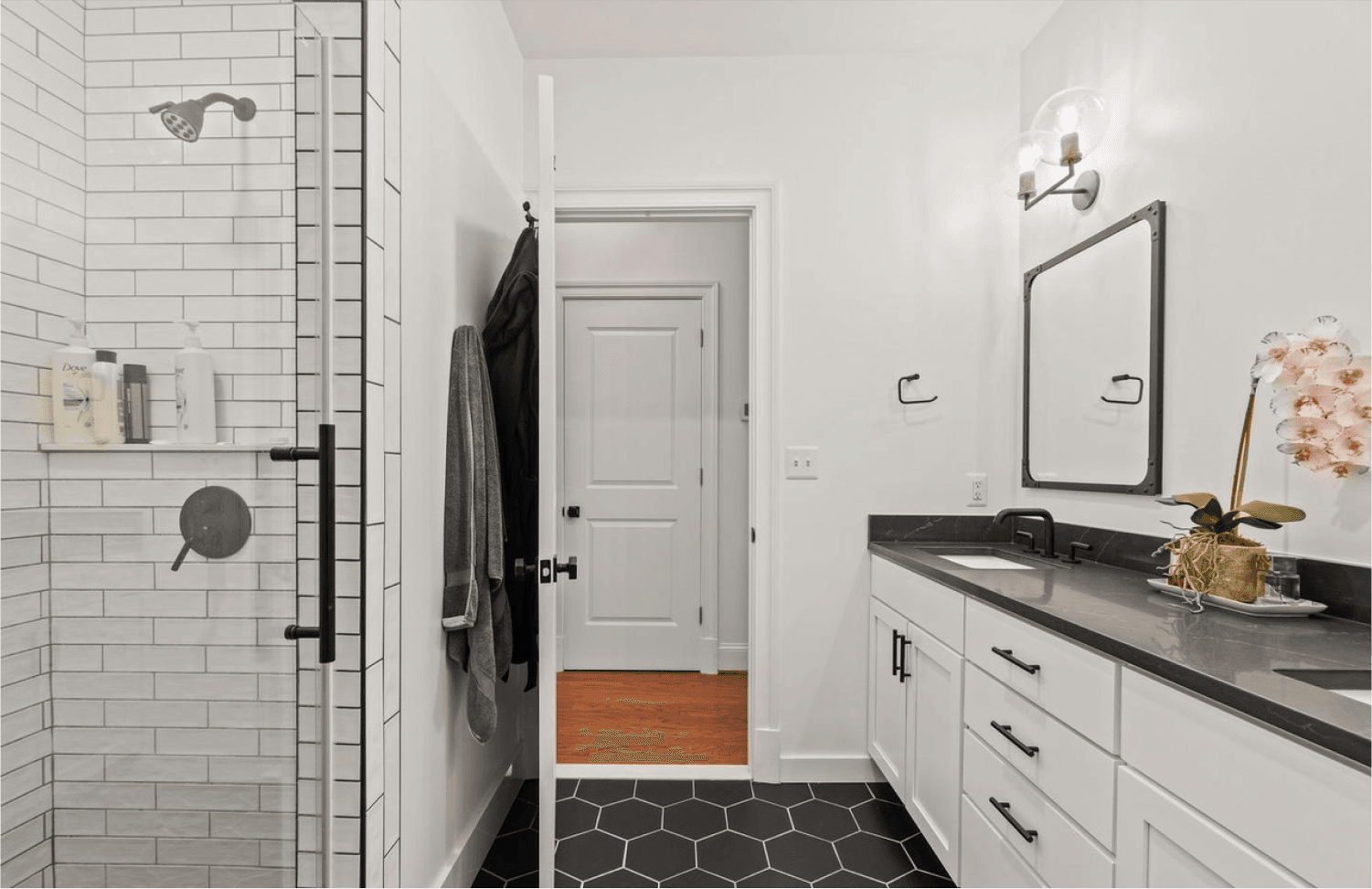 MODERN BASEMENT LOUNGE